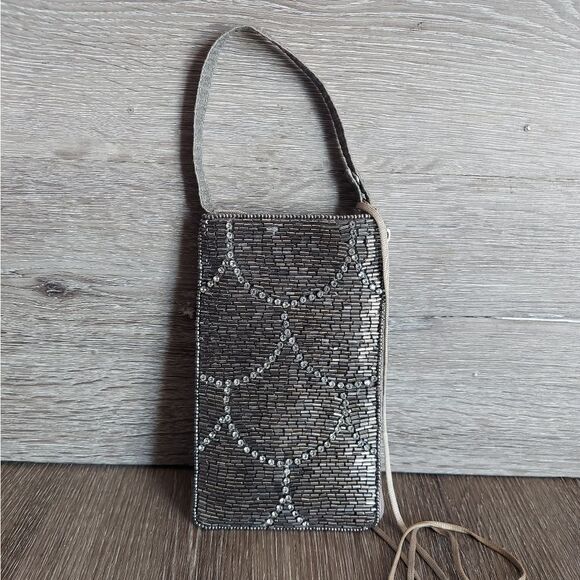 BAMBOO Silver Clutch with Scalloped Design - Picture 1 of 8